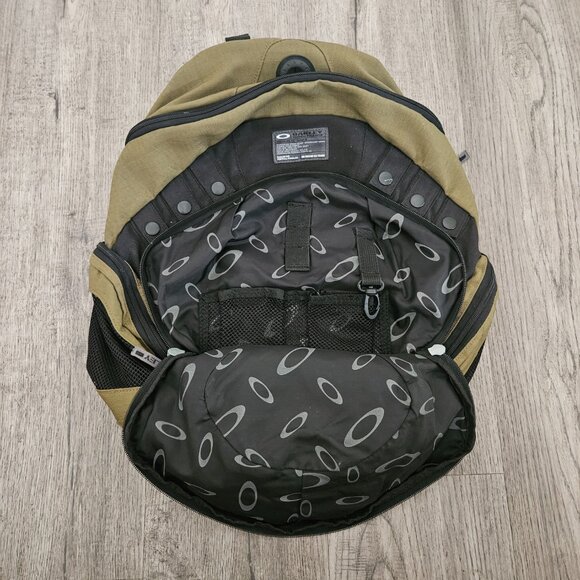 Oakley Icon 2.0 Tactical Field Gear Backpack – Olive Green Black – Unisex - Picture 5 of 13